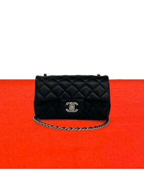 Chanel Quilted CC Logo Lambskin Shoulder Bag Pochette Black